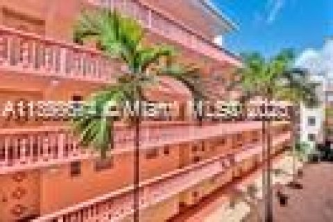 Copropriété à louer à Hallandale Beach, Floride: 2 chambres, 99.78 m2 № 2014785 - photo 6