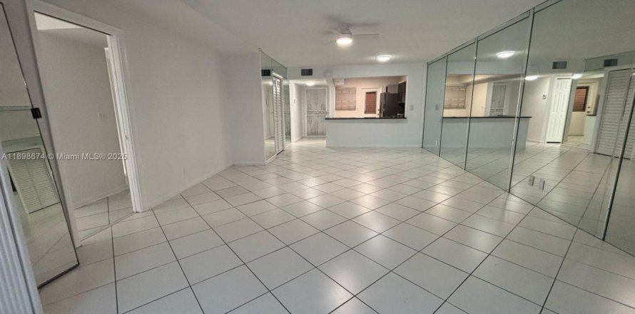 Condo à Hallandale Beach, Floride, 2 chambres  № 2014785