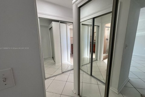 Copropriété à louer à Hallandale Beach, Floride: 2 chambres, 99.78 m2 № 2014785 - photo 20