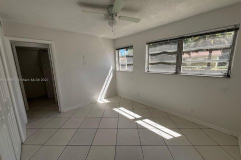Copropriété à louer à Hallandale Beach, Floride: 2 chambres, 99.78 m2 № 2014785 - photo 18