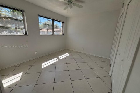 Copropriété à louer à Hallandale Beach, Floride: 2 chambres, 99.78 m2 № 2014785 - photo 14
