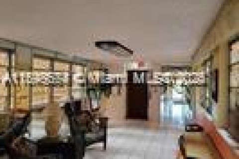 Copropriété à louer à Hallandale Beach, Floride: 2 chambres, 99.78 m2 № 2014785 - photo 5