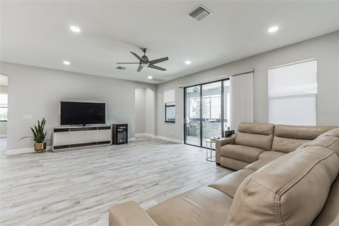House in Melbourne, Florida 4 bedrooms, 291.99 sq.m. № 2210004 - photo 24
