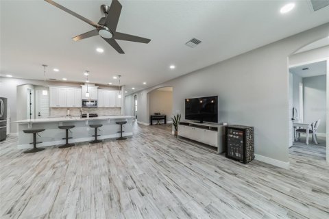 House in Melbourne, Florida 4 bedrooms, 291.99 sq.m. № 2210004 - photo 19