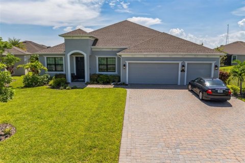House in Melbourne, Florida 4 bedrooms, 291.99 sq.m. № 2210004 - photo 11