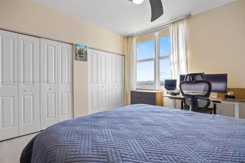 Condo in Fort Lauderdale, Florida, 2 bedrooms  № 1860028 - photo 17