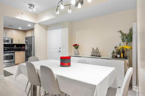 Condo in Fort Lauderdale, Florida, 2 bedrooms  № 1860028 - photo 10