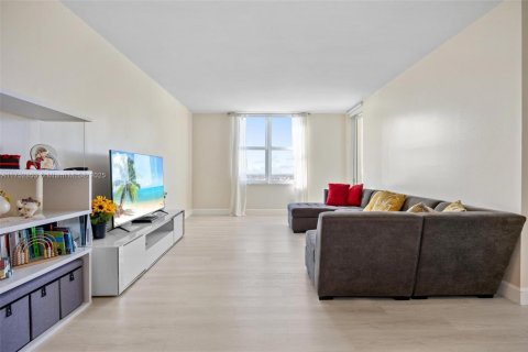 Condo in Fort Lauderdale, Florida, 2 bedrooms  № 1860028 - photo 15