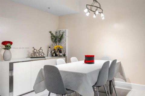 Condo in Fort Lauderdale, Florida, 2 bedrooms  № 1860028 - photo 11