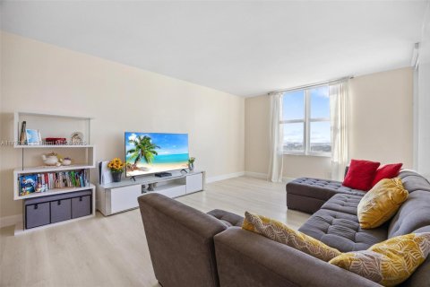 Condo in Fort Lauderdale, Florida, 2 bedrooms  № 1860028 - photo 14