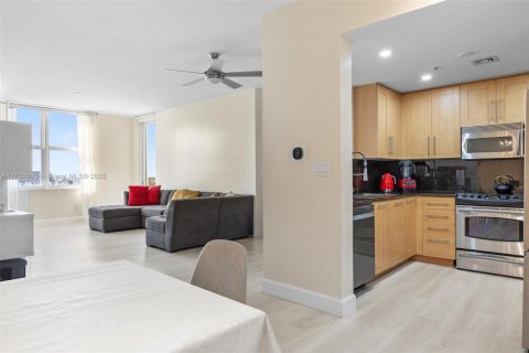 Condo in Fort Lauderdale, Florida, 2 bedrooms  № 1860028 - photo 4