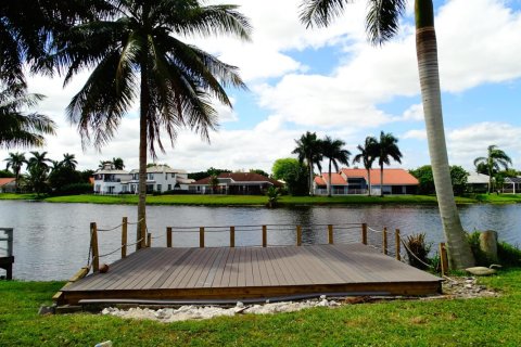 House in Wellington, Florida 4 bedrooms, 265.61 sq.m. № 1104727 - photo 1