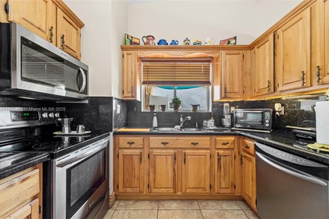House in Palmetto Bay, Florida 3 bedrooms, 142.23 sq.m. № 1818777 - photo 10