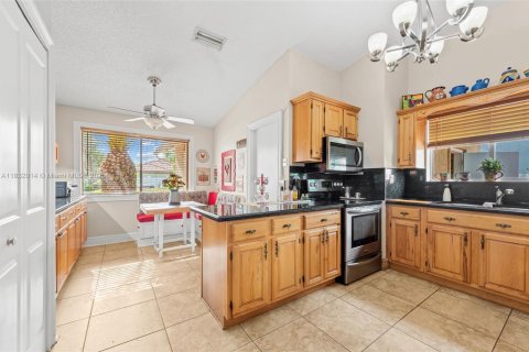 House in Palmetto Bay, Florida 3 bedrooms, 142.23 sq.m. № 1818777 - photo 9