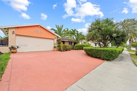 House in Palmetto Bay, Florida 3 bedrooms, 142.23 sq.m. № 1818777 - photo 4