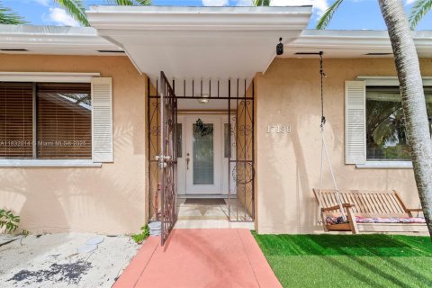 House in Palmetto Bay, Florida 3 bedrooms, 142.23 sq.m. № 1818777 - photo 24