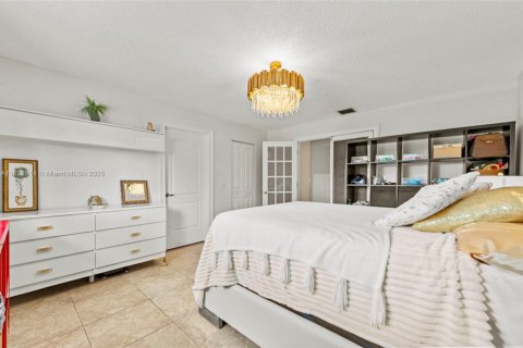 House in Palmetto Bay, Florida 3 bedrooms, 142.23 sq.m. № 1818777 - photo 11