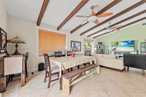House in Palmetto Bay, Florida 3 bedrooms, 142.23 sq.m. № 1818777 - photo 21