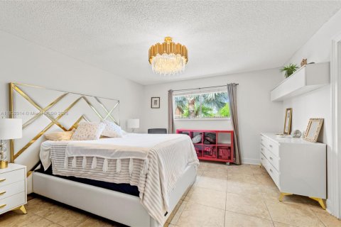 House in Palmetto Bay, Florida 3 bedrooms, 142.23 sq.m. № 1818777 - photo 16