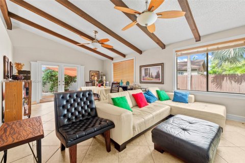 House in Palmetto Bay, Florida 3 bedrooms, 142.23 sq.m. № 1818777 - photo 8