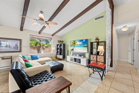 House in Palmetto Bay, Florida 3 bedrooms, 142.23 sq.m. № 1818777 - photo 7