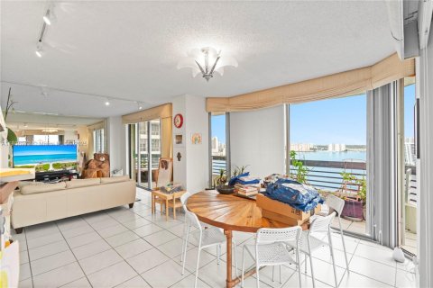 Copropriété à vendre à Aventura, Floride: 2 chambres, 126.44 m2 № 1832379 - photo 8
