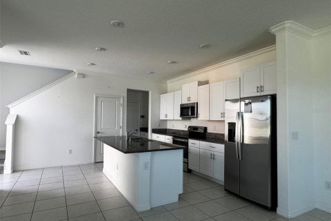 Townhouse in Wesley Chapel, Florida 3 bedrooms, 167.87 sq.m. № 2103032 - photo 4