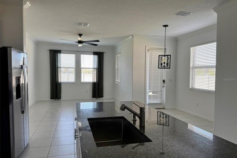 Townhouse in Wesley Chapel, Florida 3 bedrooms, 167.87 sq.m. № 2103032 - photo 13