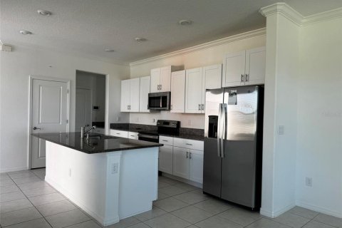 Townhouse in Wesley Chapel, Florida 3 bedrooms, 167.87 sq.m. № 2103032 - photo 5