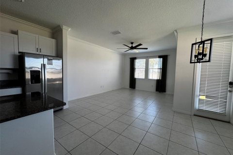 Townhouse in Wesley Chapel, Florida 3 bedrooms, 167.87 sq.m. № 2103032 - photo 14