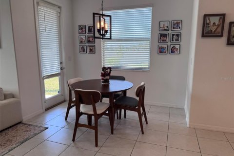 Townhouse in Wesley Chapel, Florida 3 bedrooms, 167.87 sq.m. № 2103032 - photo 9