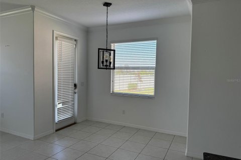 Townhouse in Wesley Chapel, Florida 3 bedrooms, 167.87 sq.m. № 2103032 - photo 10