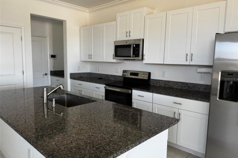Townhouse in Wesley Chapel, Florida 3 bedrooms, 167.87 sq.m. № 2103032 - photo 8