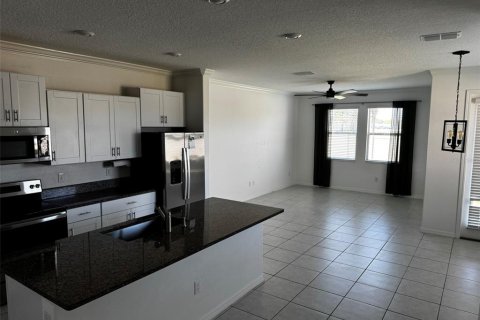 Townhouse in Wesley Chapel, Florida 3 bedrooms, 167.87 sq.m. № 2103032 - photo 12