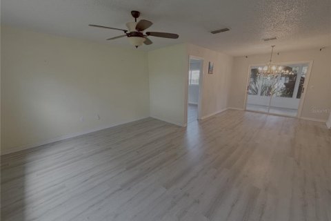 House in Ocala, Florida 2 bedrooms, 106.28 sq.m. № 2379425 - photo 4