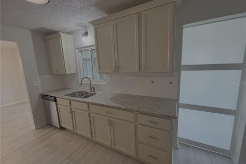 House in Ocala, Florida 2 bedrooms, 106.28 sq.m. № 2379425 - photo 10