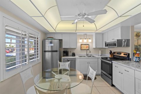 Condominio en alquiler en New Smyrna Beach, Florida, 2 dormitorios, 97.08 m2 № 1564435 - foto 9