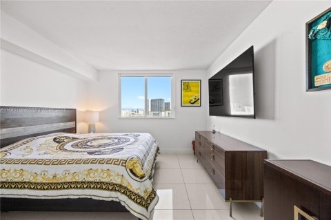 Condo in Miami, Florida, 2 bedrooms  № 1937901 - photo 24
