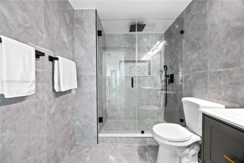 Condo in Miami, Florida, 2 bedrooms  № 1937901 - photo 20