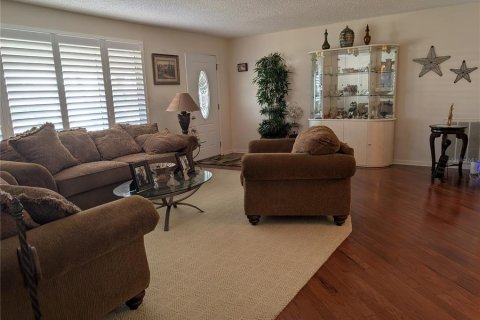 House in Pinellas Park, Florida 2 bedrooms, 164.99 sq.m. № 1873930 - photo 4