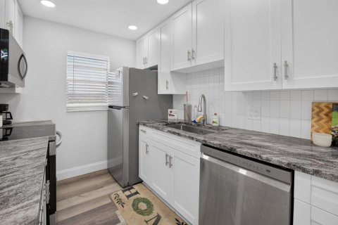 Condo in Boynton Beach, Florida, 2 bedrooms  № 2262973 - photo 12