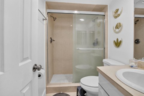 Condo in Boynton Beach, Florida, 2 bedrooms  № 2262973 - photo 19