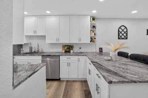 Condo in Boynton Beach, Florida, 2 bedrooms  № 2262973 - photo 4