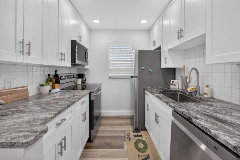 Condo in Boynton Beach, Florida, 2 bedrooms  № 2262973 - photo 5