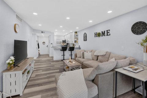 Condo in Boynton Beach, Florida, 2 bedrooms  № 2262973 - photo 10