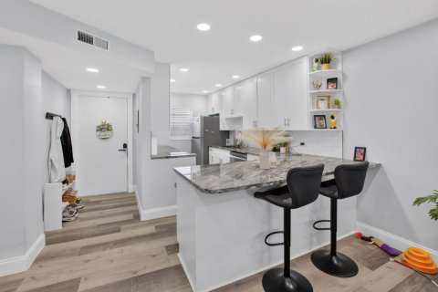 Condo in Boynton Beach, Florida, 2 bedrooms  № 2262973 - photo 6