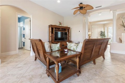 House in Palm Coast, Florida 4 bedrooms, 336.86 sq.m. № 1918848 - photo 7