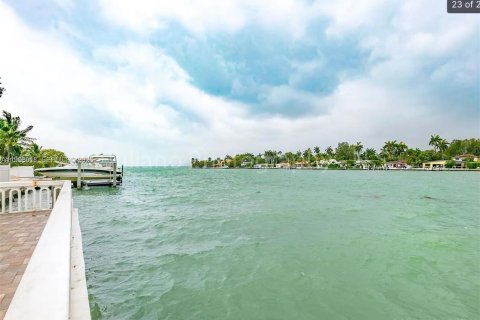 Condominio en venta en North Bay Village, Florida, 2 dormitorios, 106.74 m2 № 2033006 - foto 7