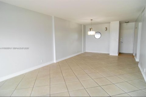 Condominio en venta en North Bay Village, Florida, 2 dormitorios, 106.74 m2 № 2033006 - foto 2