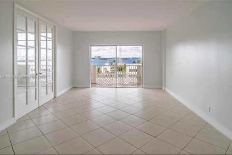 Condominio en venta en North Bay Village, Florida, 2 dormitorios, 106.74 m2 № 2033006 - foto 4